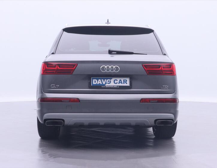 Audi Q7 6