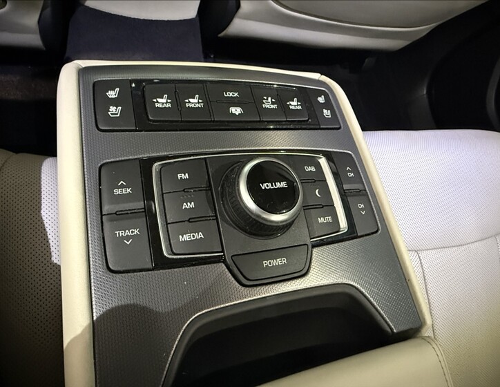 Hyundai Genesis 9