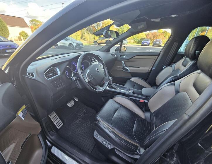 DS Automobiles DS4 8