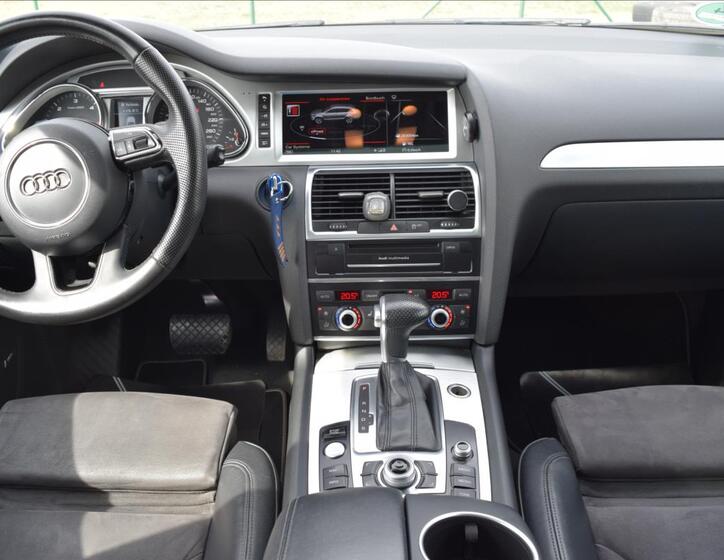 Audi Q7 24
