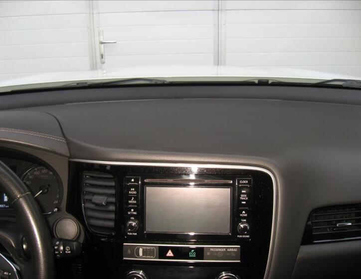 Mitsubishi Outlander 24