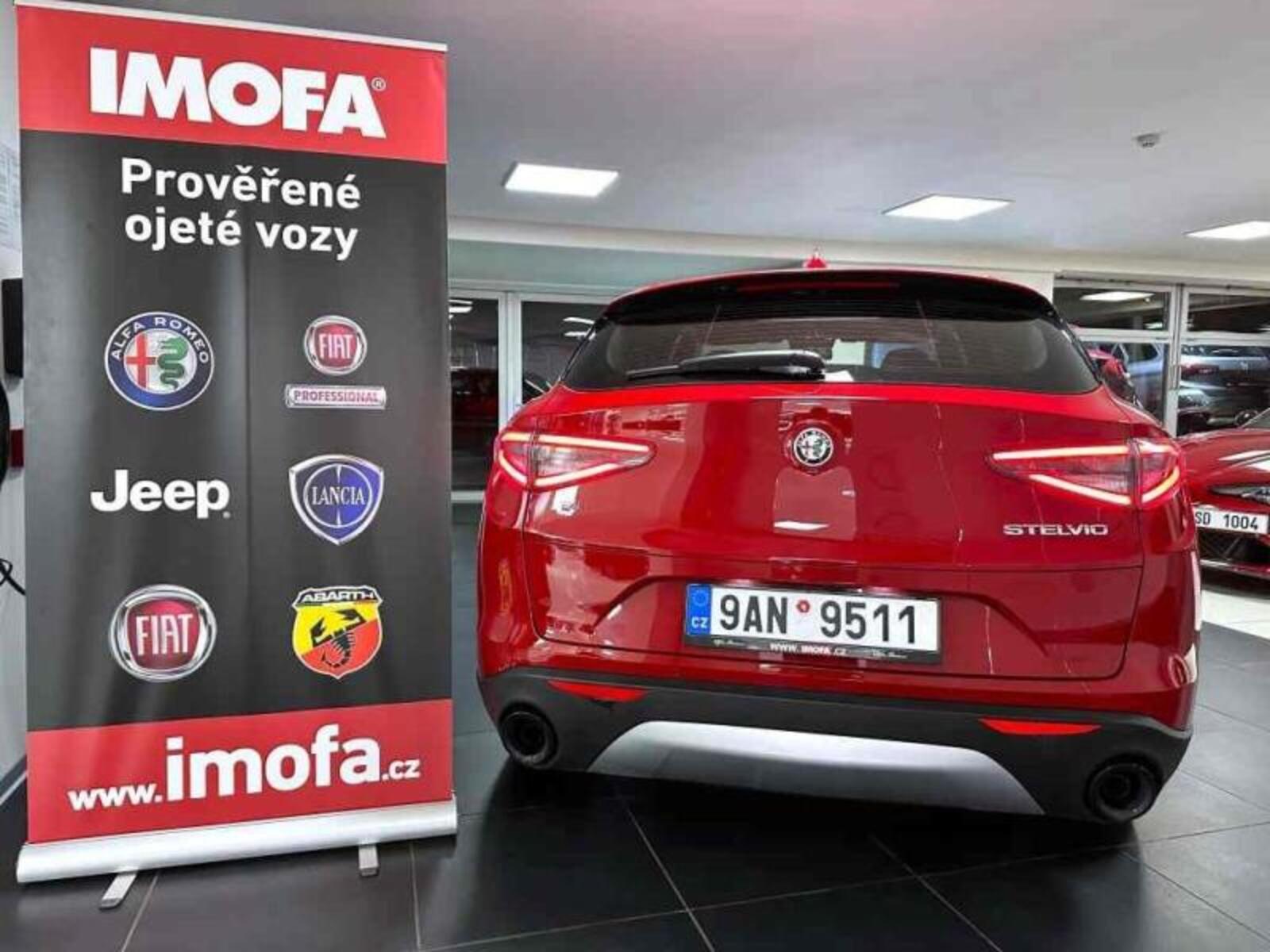 Alfa Romeo Stelvio 5