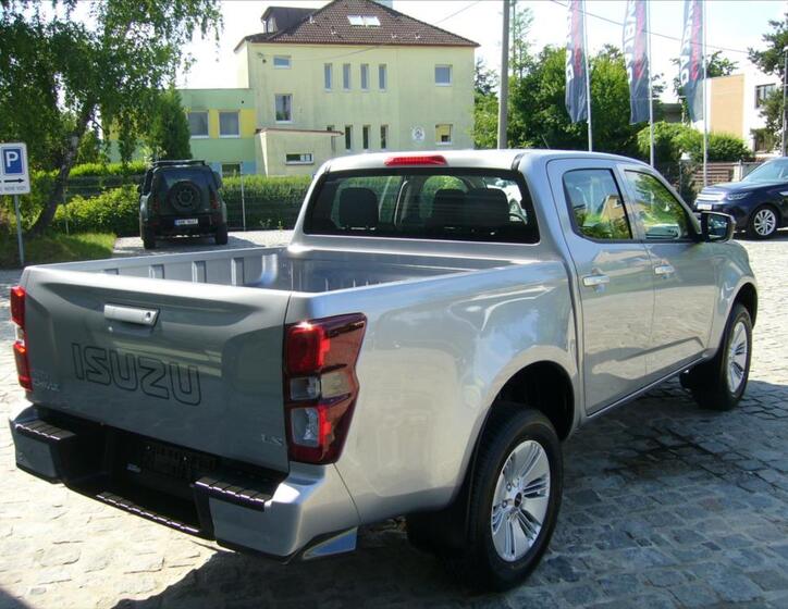 Isuzu D-Max 8