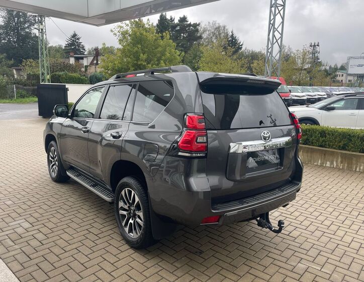 Toyota Land Cruiser 4