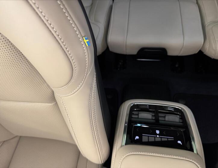 Volvo XC90 17