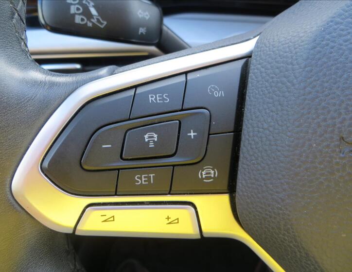 Volkswagen Golf 16