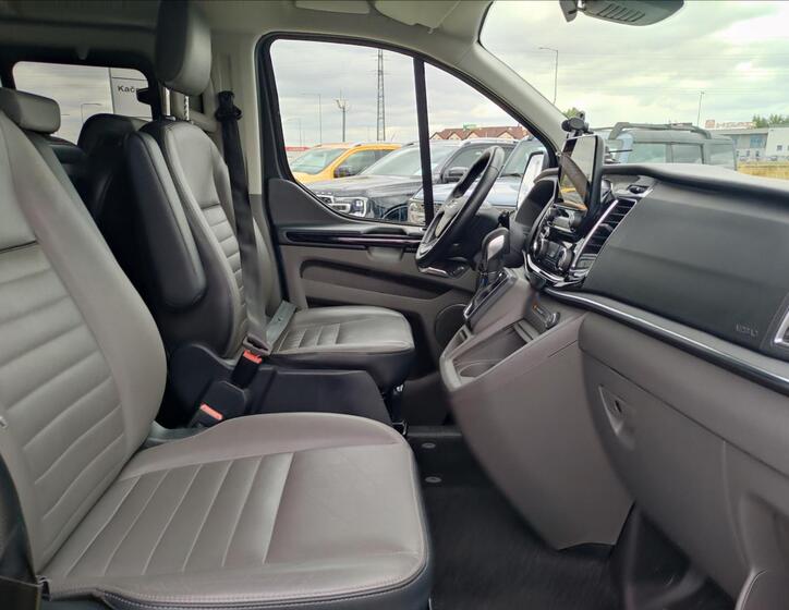 Ford Tourneo Custom 18