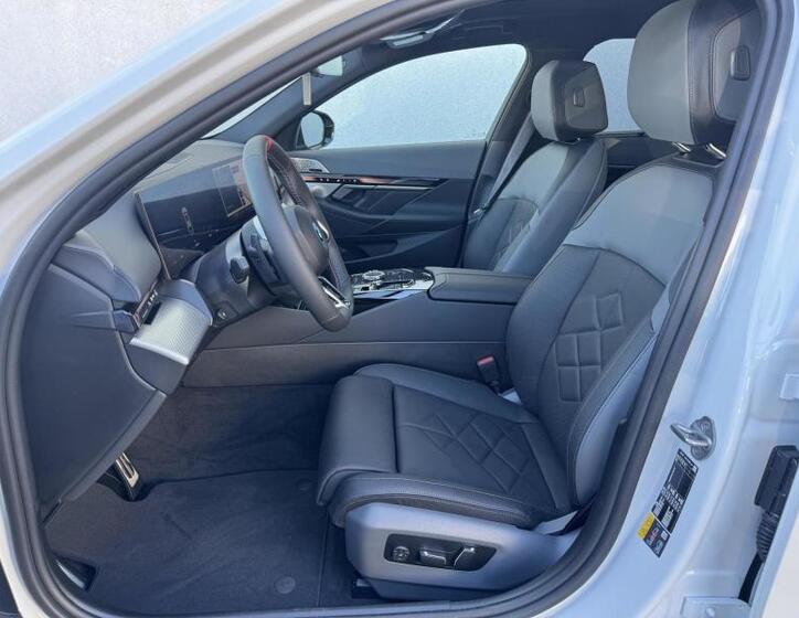 BMW i5 6