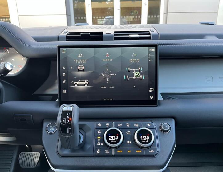 Land Rover Defender 13