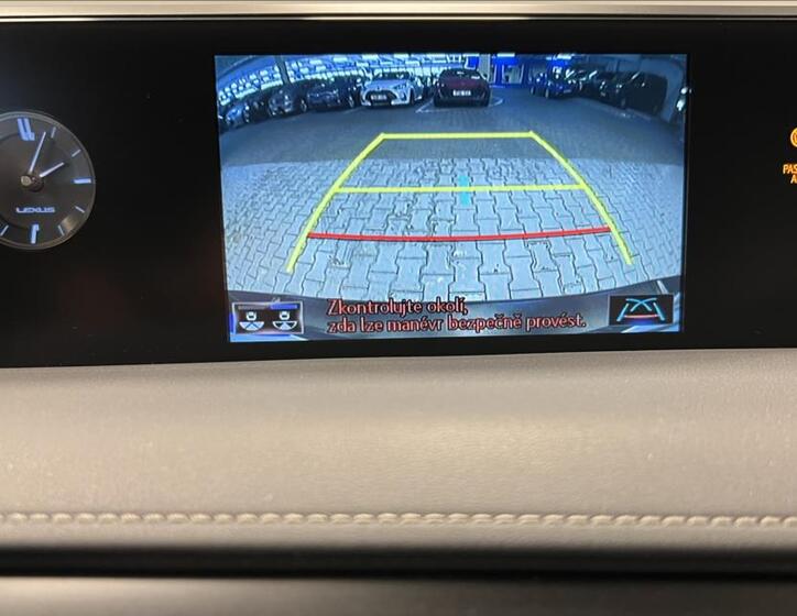 Lexus UX 250h 17