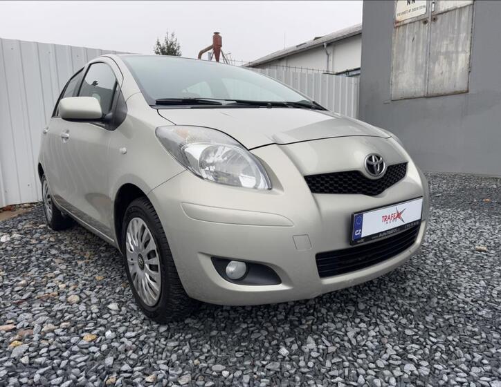 Toyota Yaris 1