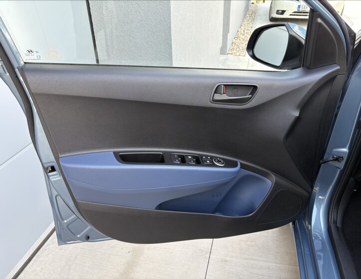 Hyundai i10 15