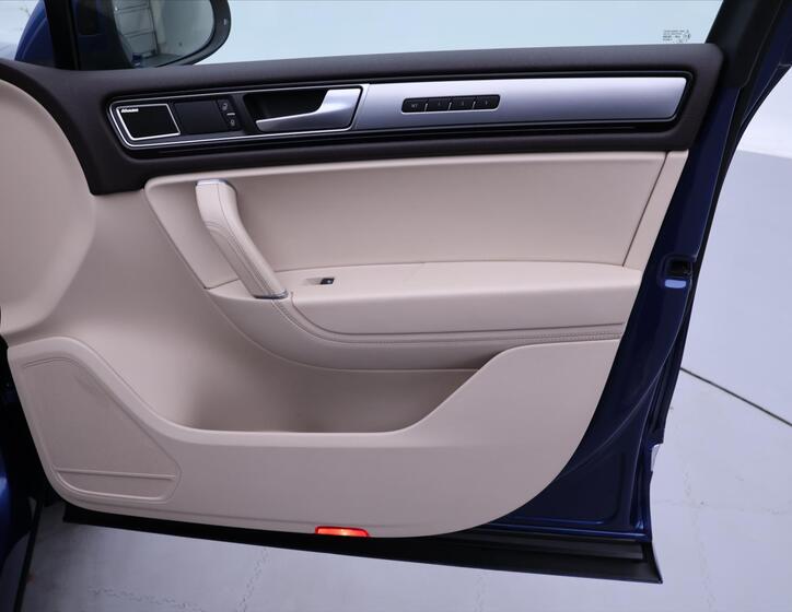 Volkswagen Touareg 14