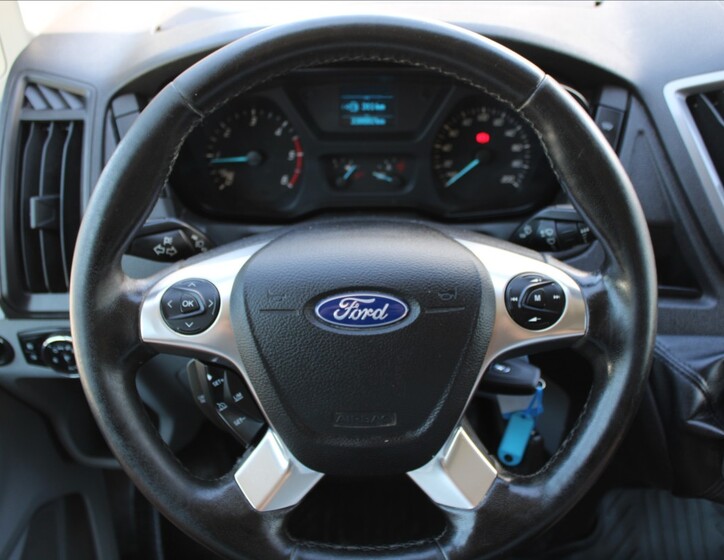 Ford Transit 9