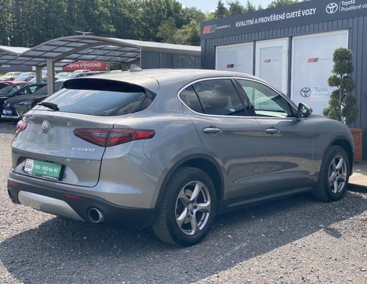 Alfa Romeo Stelvio 6