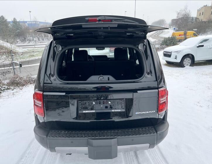 Toyota Land Cruiser 9
