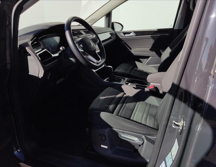 Volkswagen Touran 8