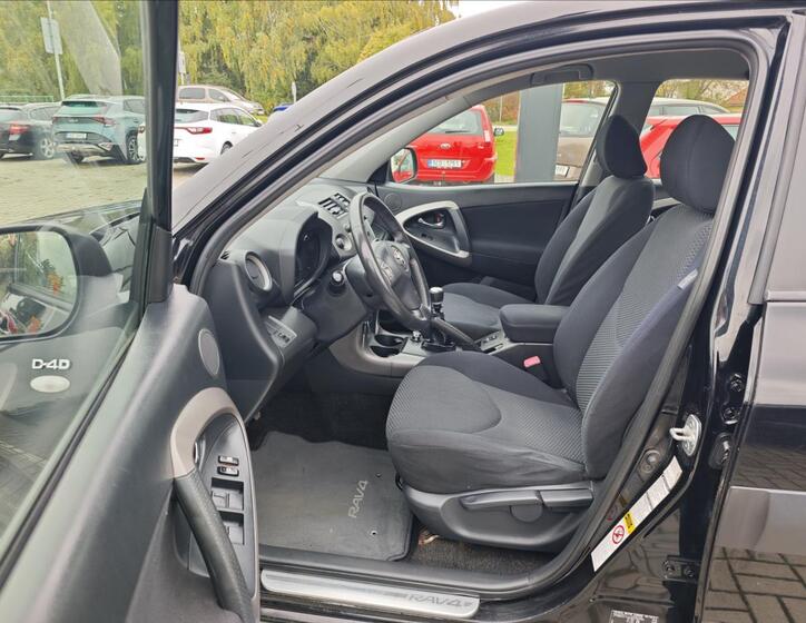 Toyota RAV4 10