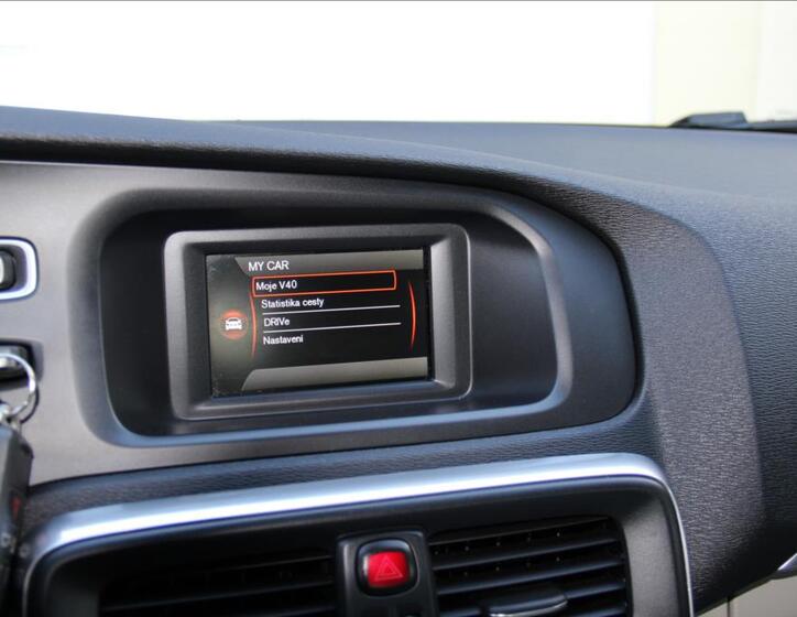 Volvo V40 33