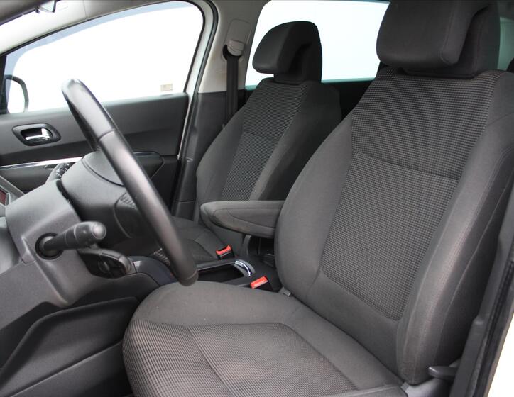 Peugeot 5008 10