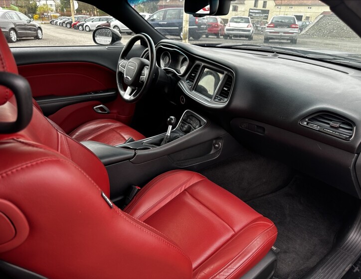 Dodge Challenger 13