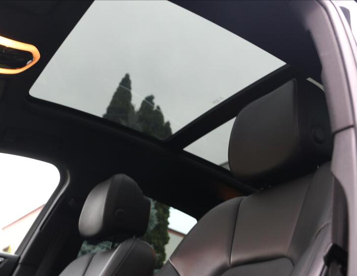 Porsche Macan 24