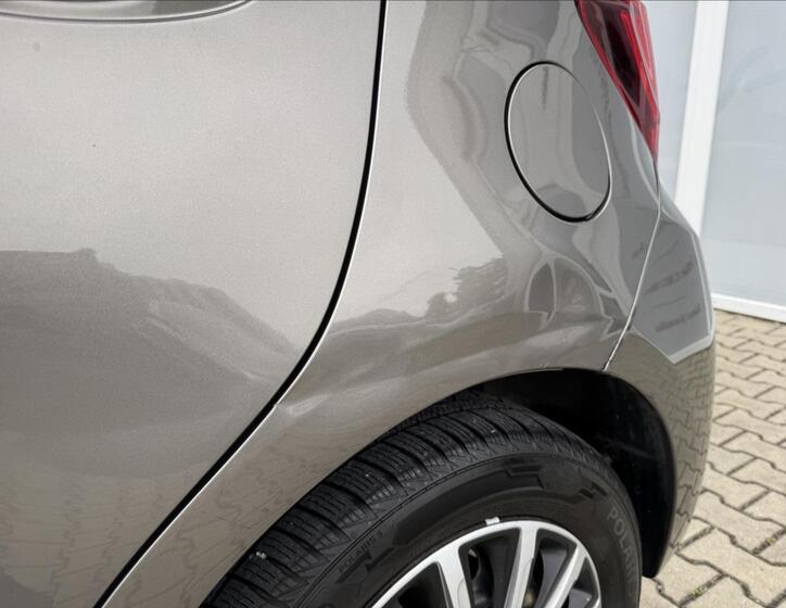 Toyota Yaris 4