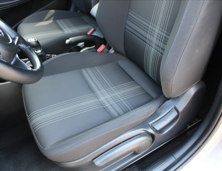 Hyundai i20 24