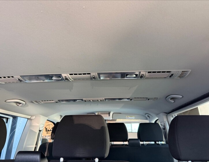 Volkswagen Caravelle 19