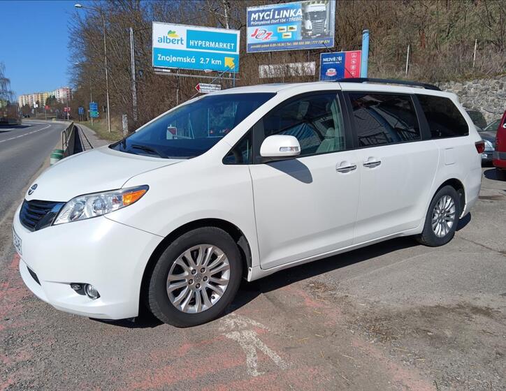 Toyota Sienna 5