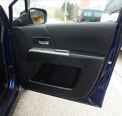 Mazda 5 24