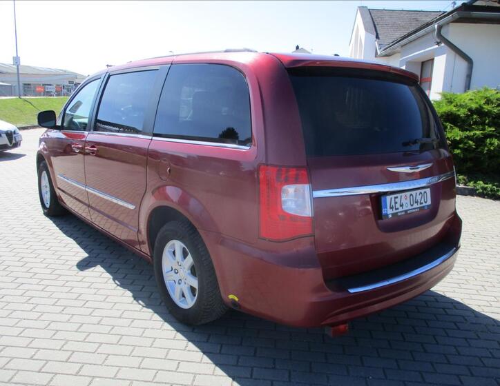 Chrysler Town & Country 3