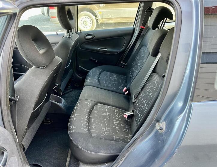 Peugeot 206 13