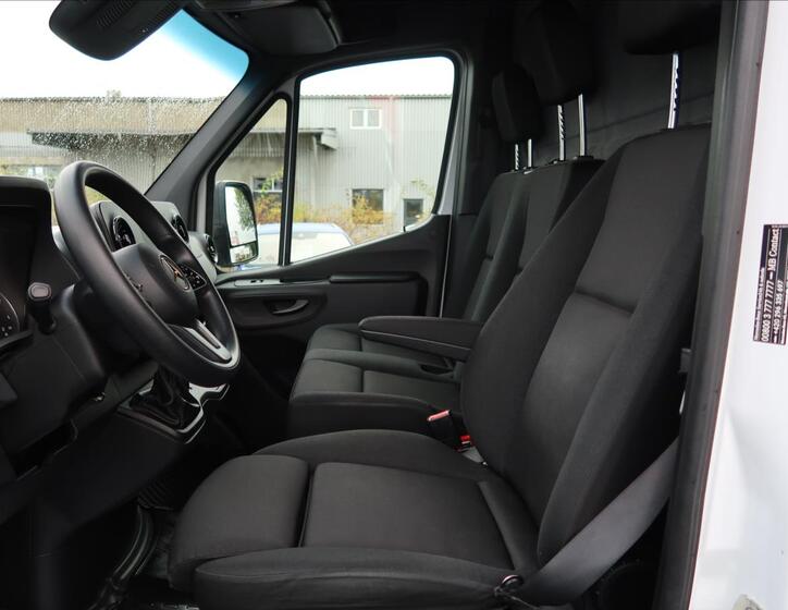 Mercedes-Benz Sprinter 12
