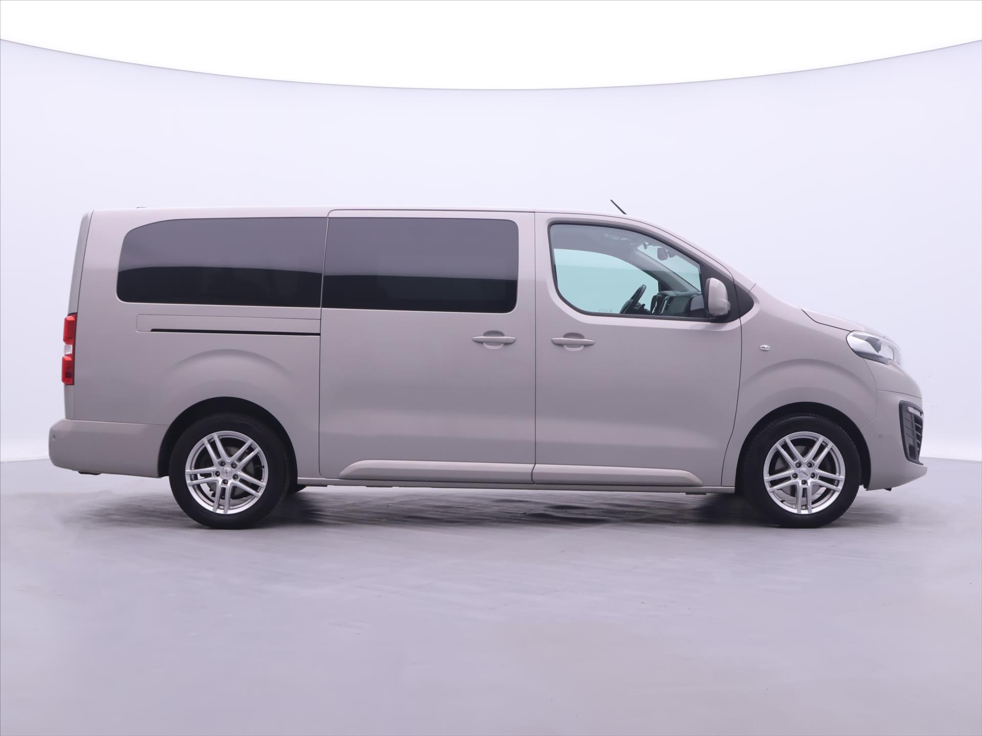 Peugeot Traveller