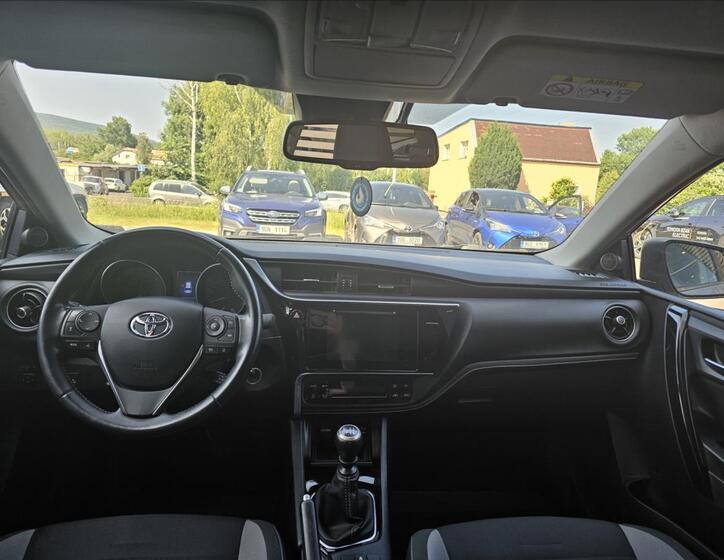 Toyota Auris 12
