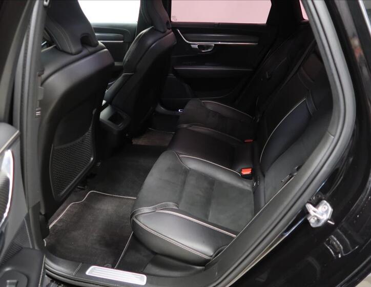 Volvo V90 8