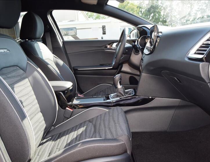 KIA ProCeed 4