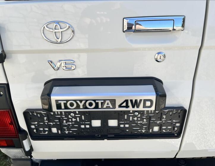 Toyota Land Cruiser 26