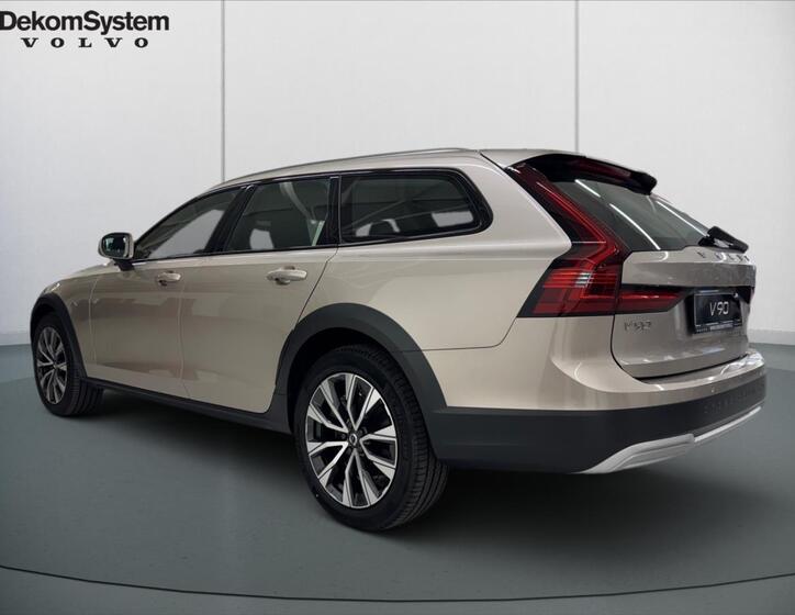 Volvo V90 4
