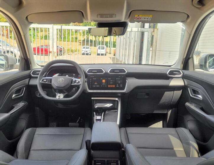 MG ZS 8