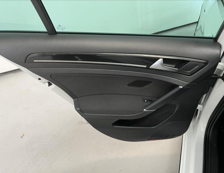 Volkswagen Golf 27