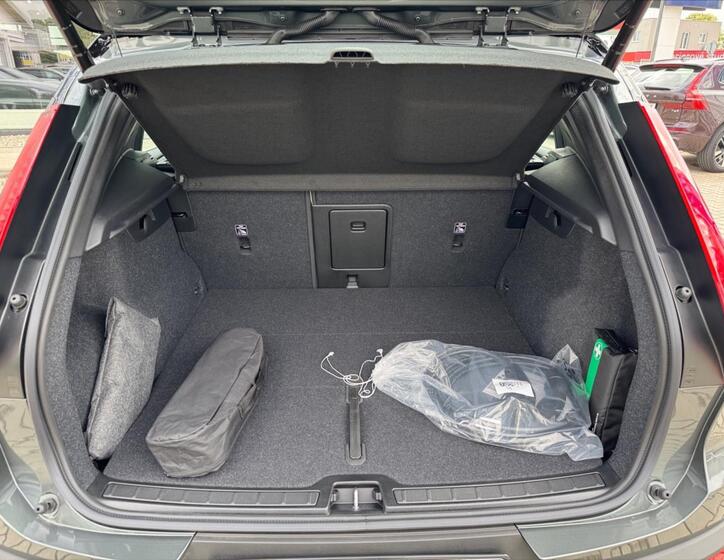 Volvo EX40 12