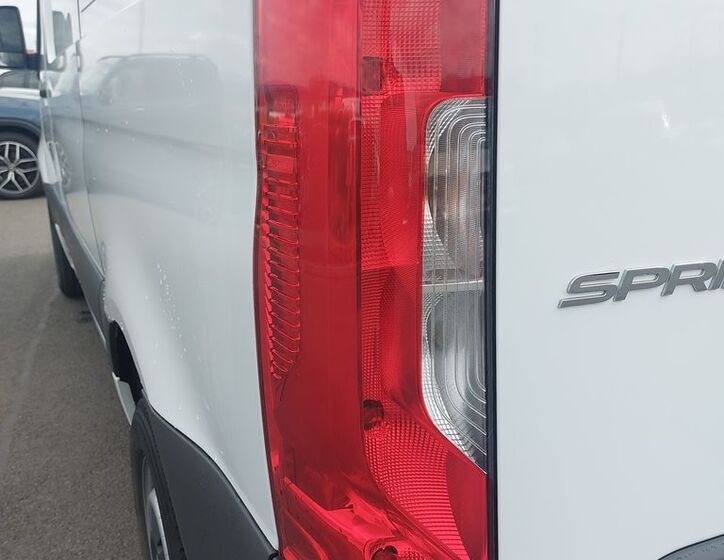 Mercedes-Benz Sprinter 11