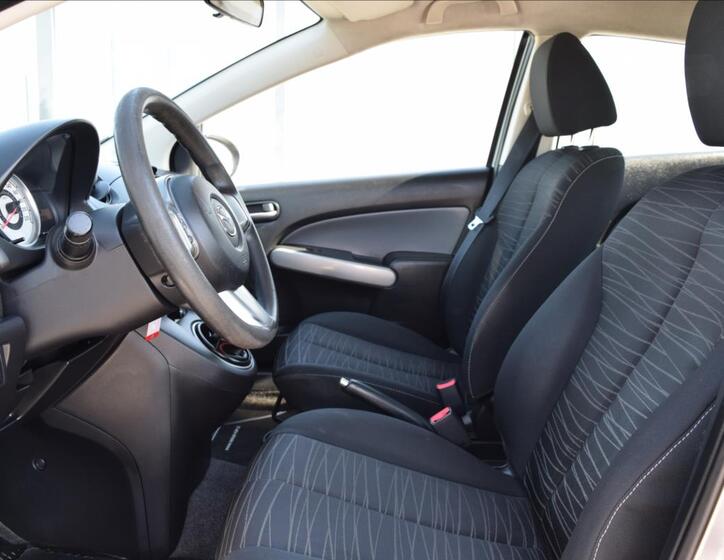Mazda 2 15