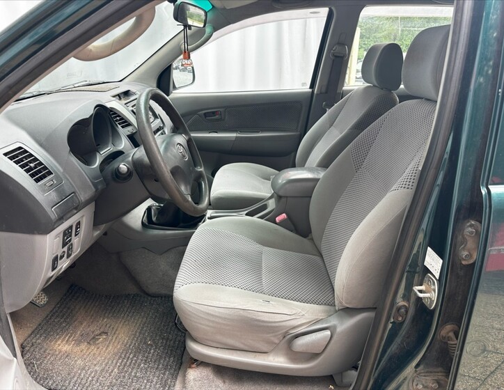 Toyota Hilux 9