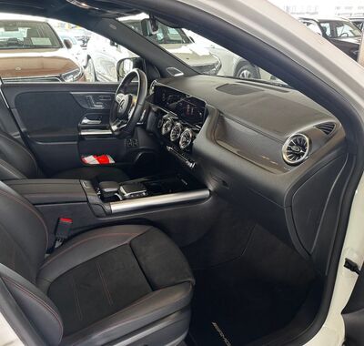 Mercedes-Benz GLA 11