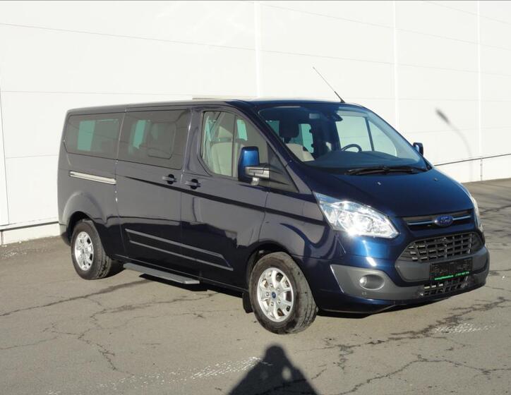 Ford Tourneo Custom 2