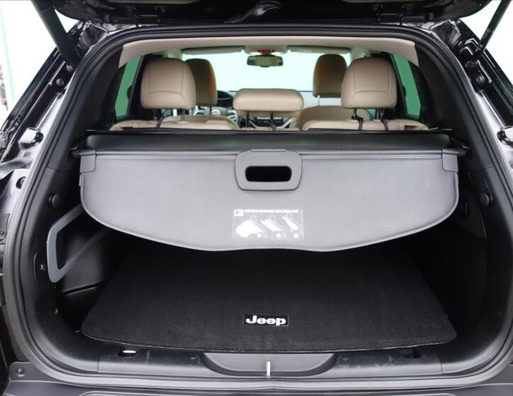 Jeep Cherokee 31
