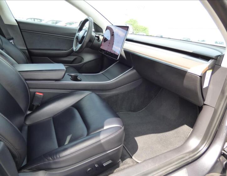 Tesla Model 3 47